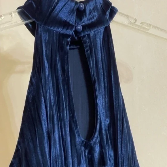 MISSGUIDED NAVY SLEEVELESS VELVET PLEATED SWING DRESS SZ 4 - Picture 7 of 8